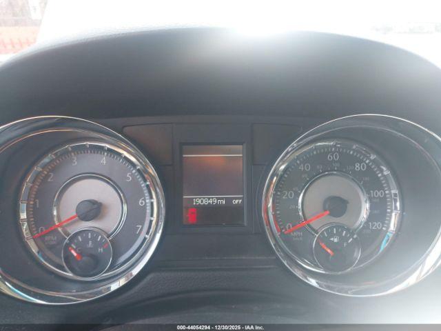 Chrysler Town & Country Touring Image 5