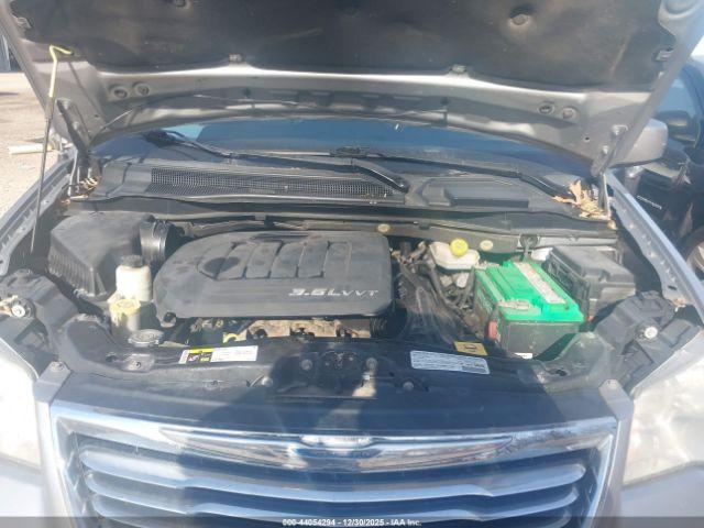 Chrysler Town & Country Touring Image 2