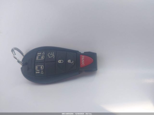 Chrysler Town & Country Touring Image 9