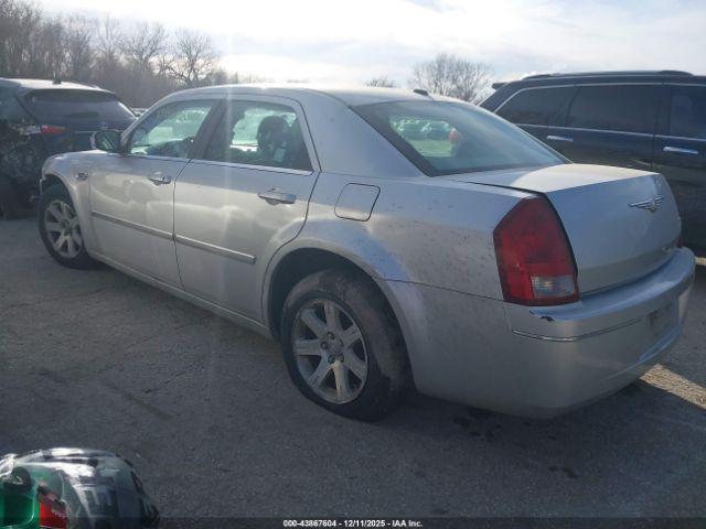 Chrysler 300 Touring Image 2