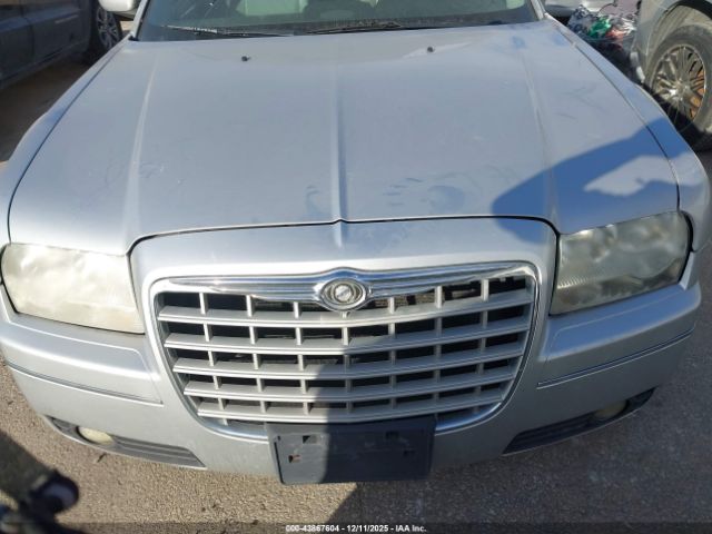 Chrysler 300 Touring Image 4