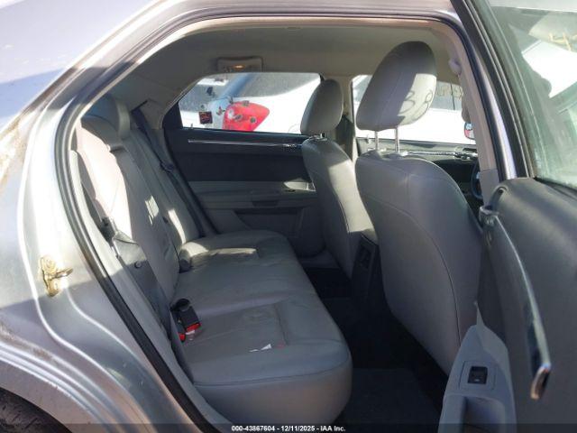 Chrysler 300 Touring Image 7