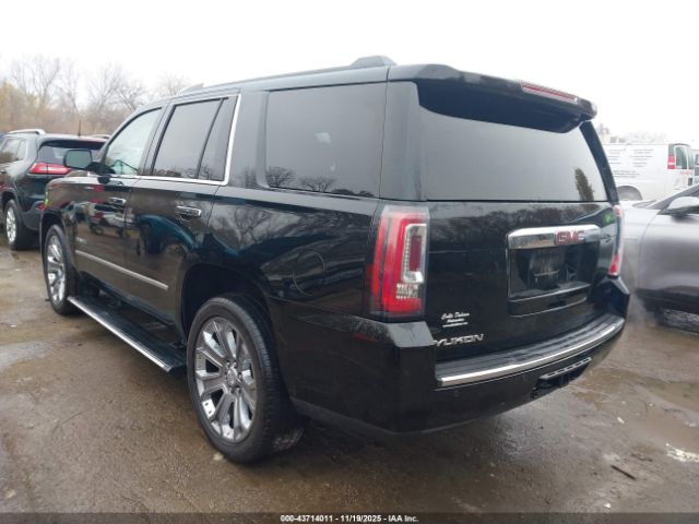 GMC Yukon Denali Image 11