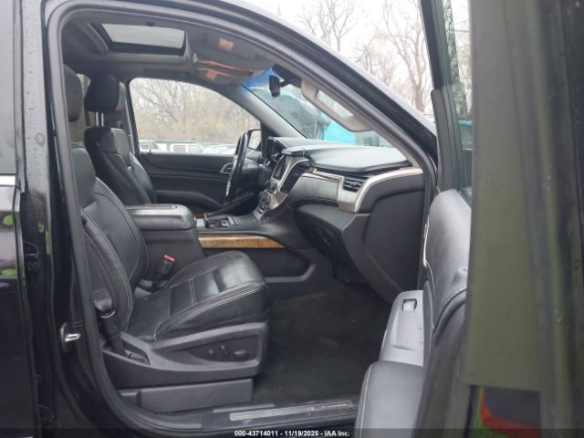 GMC Yukon Denali Image 10