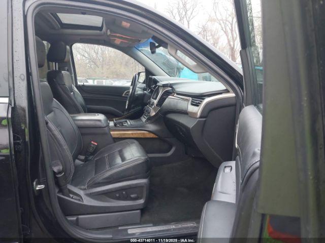 GMC Yukon Denali Image 10