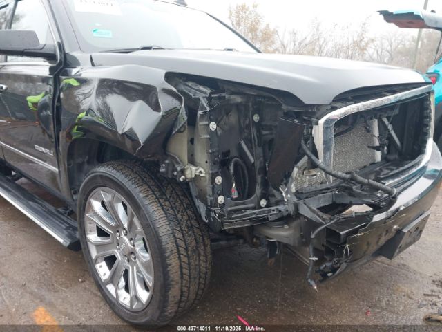 GMC Yukon Denali Image 13