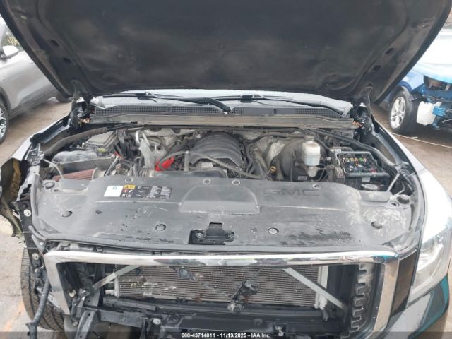 GMC Yukon Denali Image 5