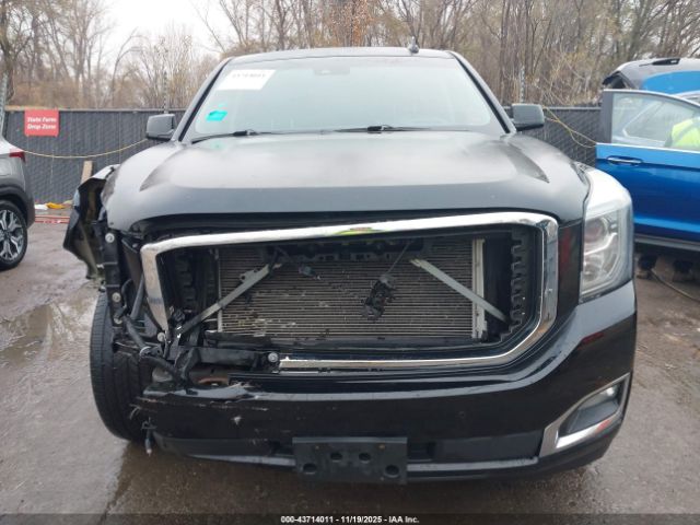 GMC Yukon Denali Image 3