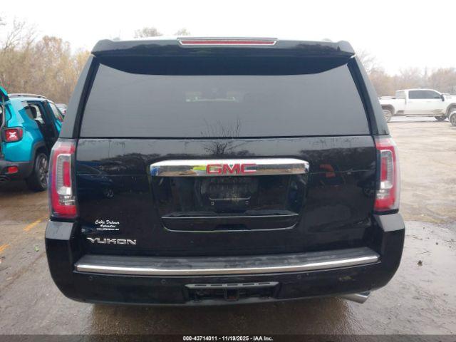 GMC Yukon Denali Image 16