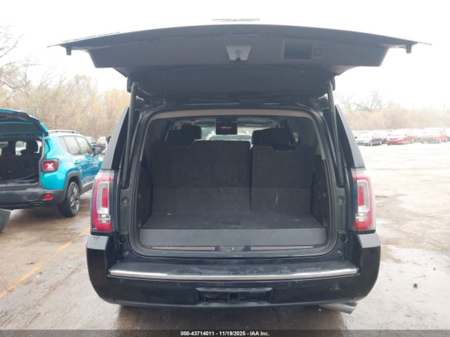 GMC Yukon Denali Image 6
