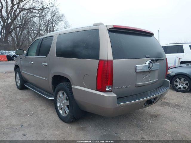 Cadillac Escalade Standard Image 6