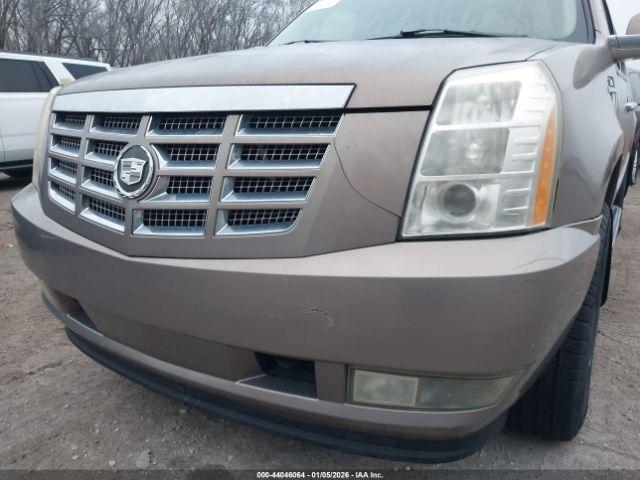 Cadillac Escalade Standard Image 2