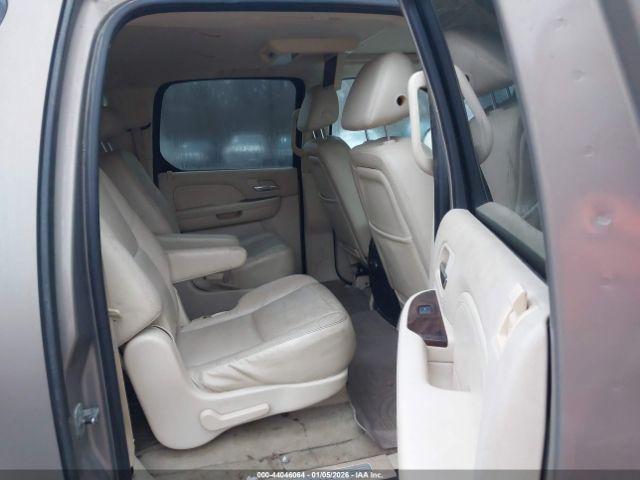 Cadillac Escalade Standard Image 9