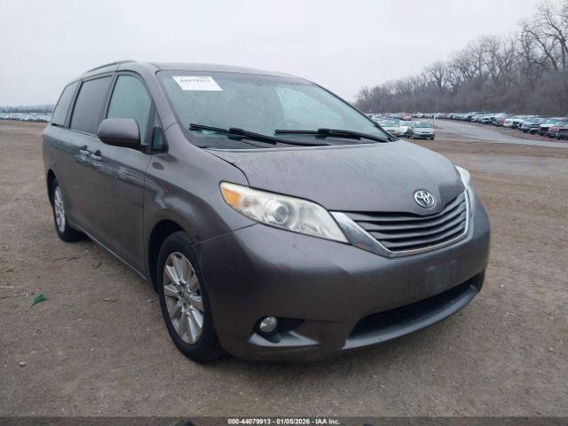  Salvage Toyota Sienna