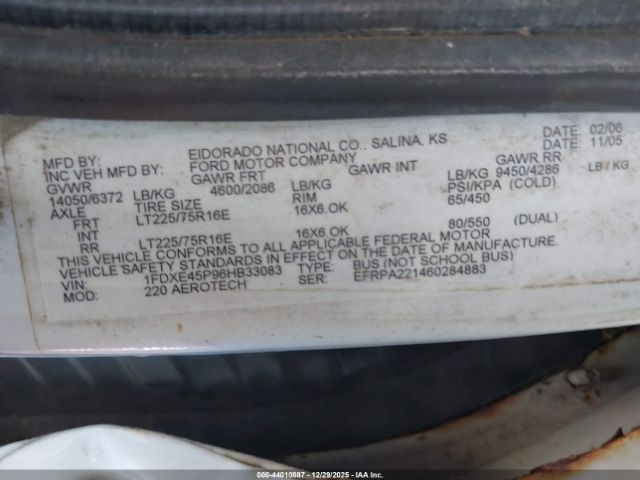 Ford E-450 Image 14