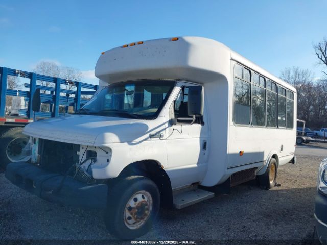 Ford E-450 Image 13