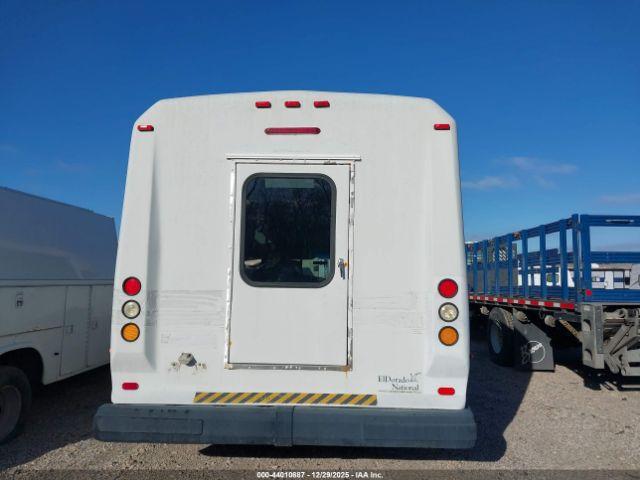 Ford E-450 Image 4
