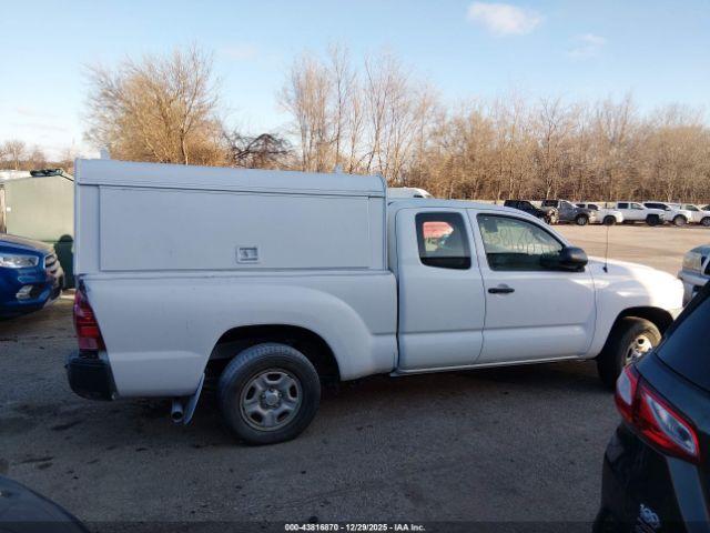 Toyota Tacoma Image 2