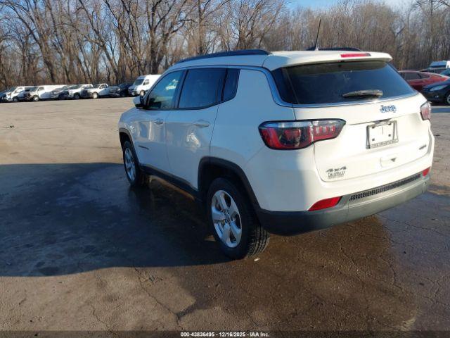 Jeep Compass Latitude 4x4 Image 4