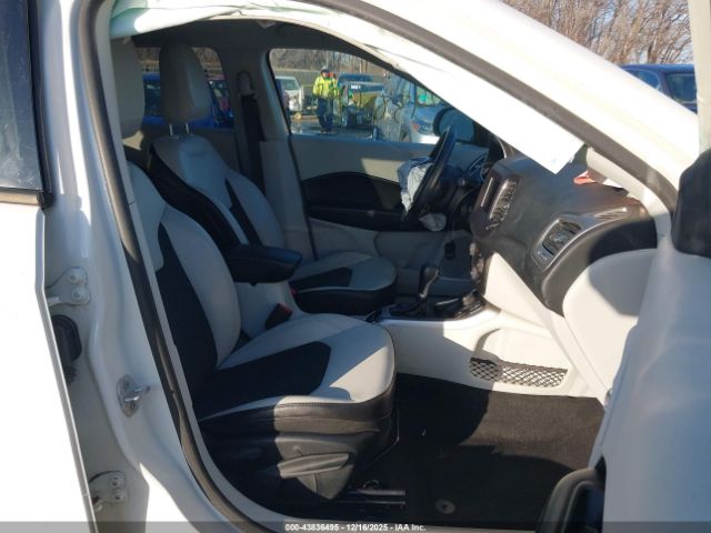 Jeep Compass Latitude 4x4 Image 9