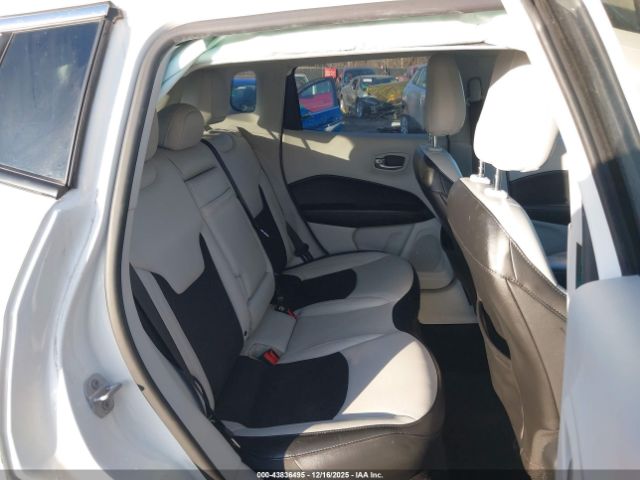 Jeep Compass Latitude 4x4 Image 6