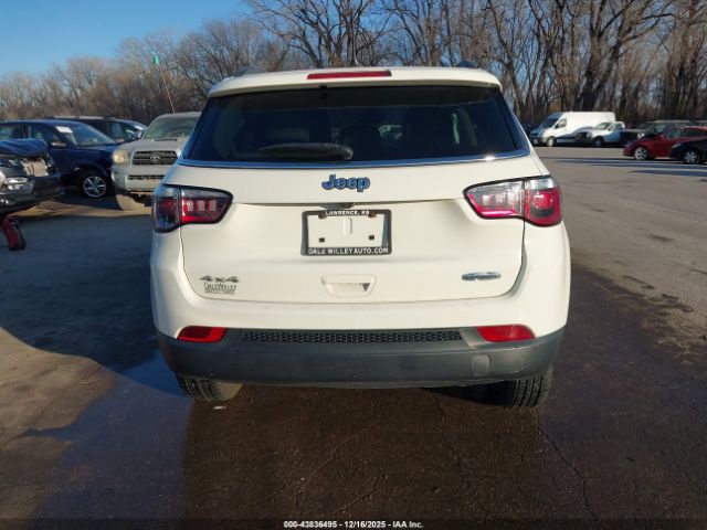Jeep Compass Latitude 4x4 Image 11