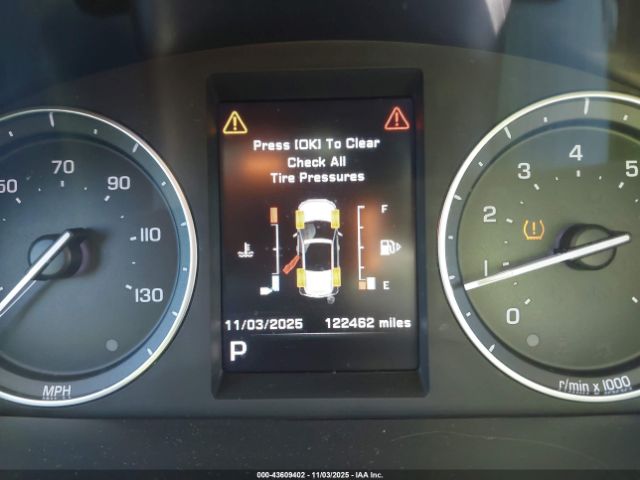 Land Rover LR2 Image 15