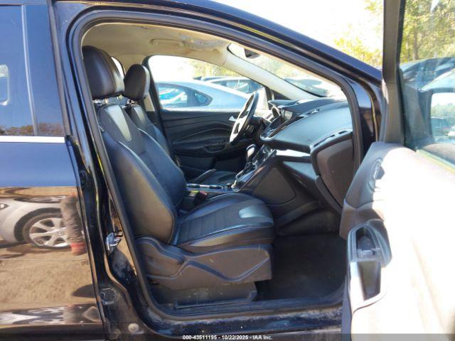 Ford Escape Titanium Image 3