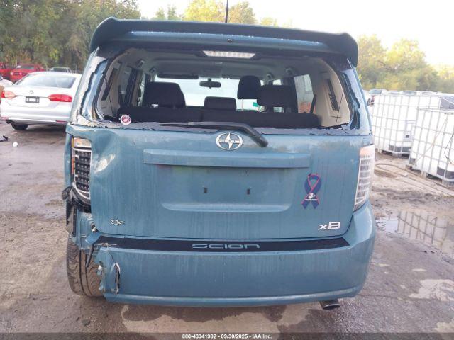 Scion xB Image 9