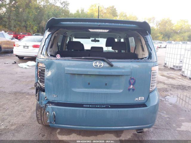 Scion xB Image 12