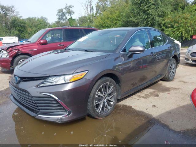 Toyota Camry Xle Hybrid Image 5