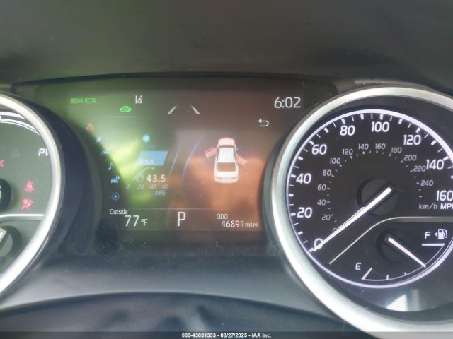 Toyota Camry Xle Hybrid Image 2