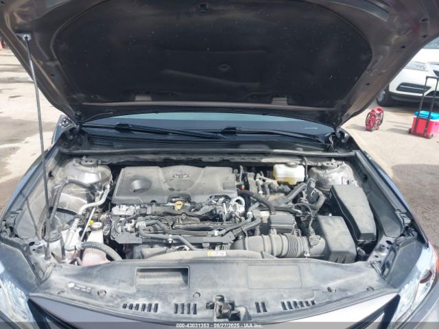 Toyota Camry Xle Hybrid Image 9