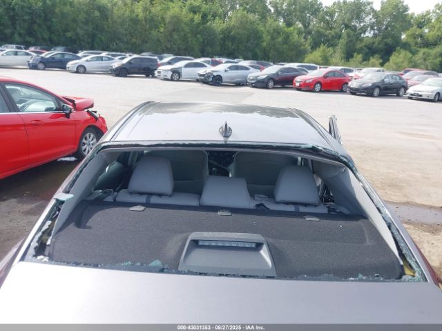 Toyota Camry Xle Hybrid Image 17