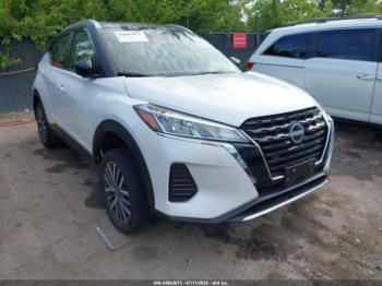  Salvage Nissan Kicks