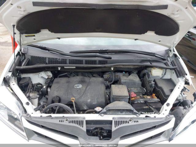 Toyota Sienna Image 4