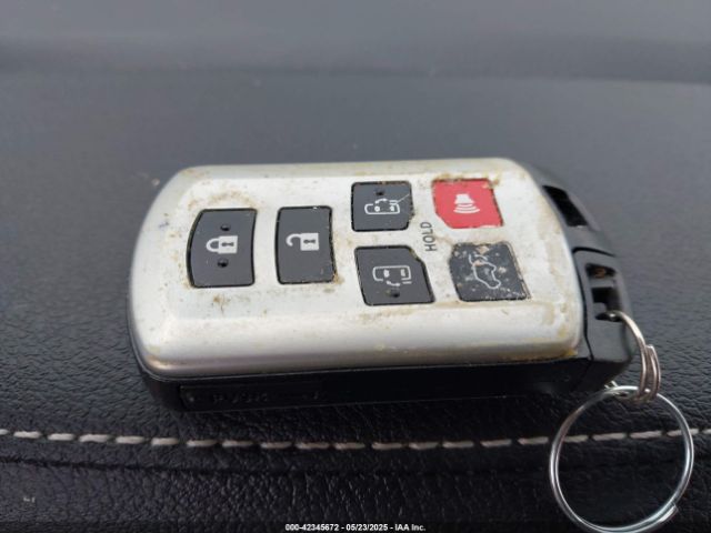 Toyota Sienna Image 12