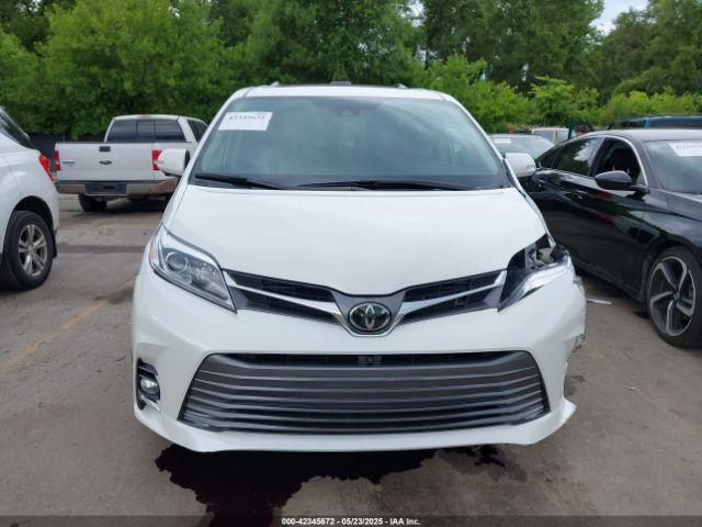 Toyota Sienna Image 11