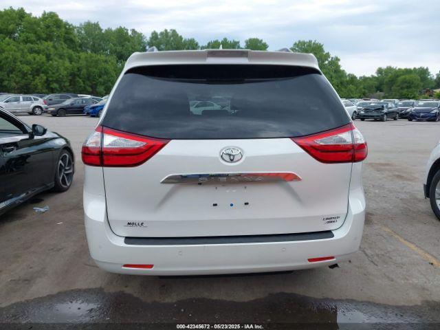 Toyota Sienna Image 10