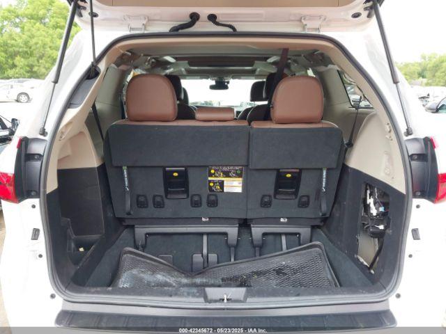 Toyota Sienna Image 13