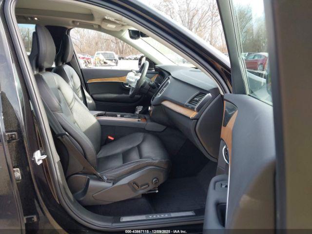 Volvo XC90 T6 Momentum 6 Passenger Image 4