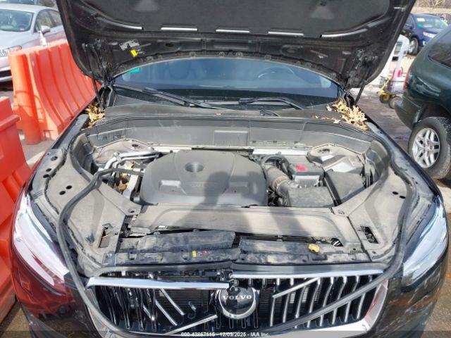 Volvo XC90 T6 Momentum 6 Passenger Image 3