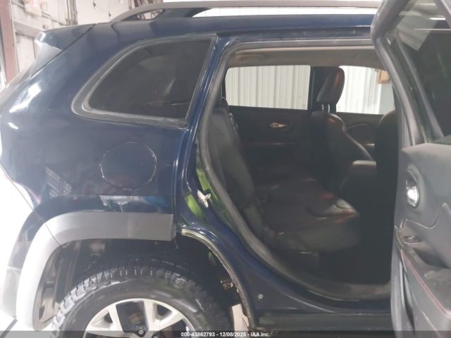 Jeep Cherokee Trailhawk Image 10