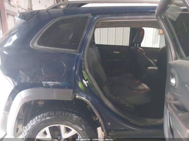 Jeep Cherokee Trailhawk Image 10