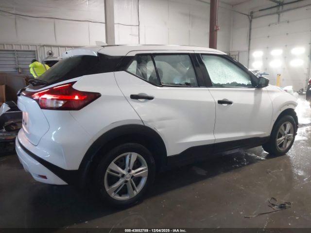 Nissan Kicks S Image 4