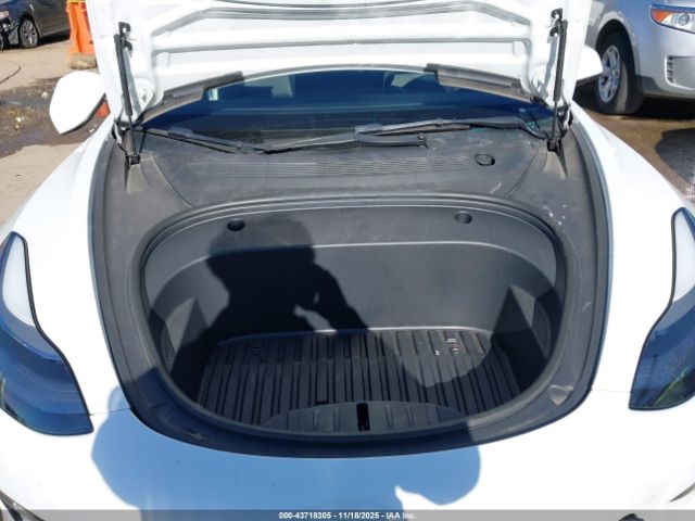 Tesla Model 3 Long Range Dual Motor All-wheel Drive Image 18