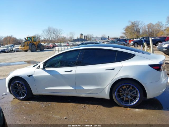 Tesla Model 3 Long Range Dual Motor All-wheel Drive Image 16