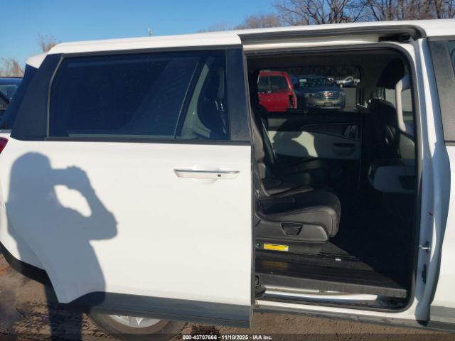 Kia Carnival Lx Seat Package Image 3