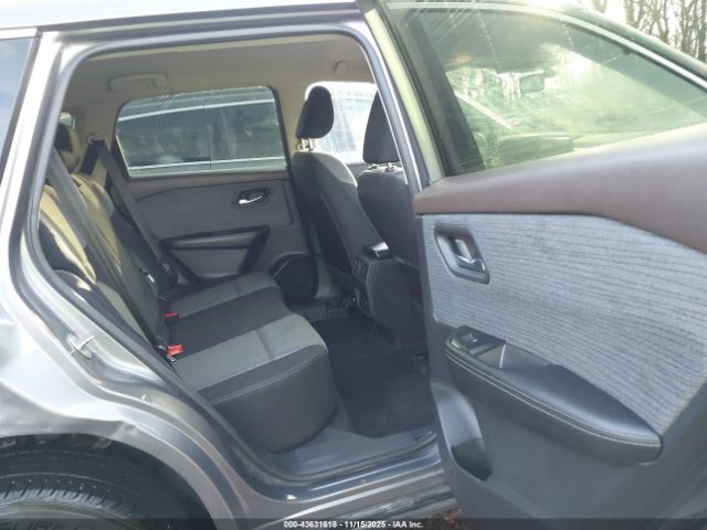 Nissan Rogue Sv Intelligent Awd Image 17