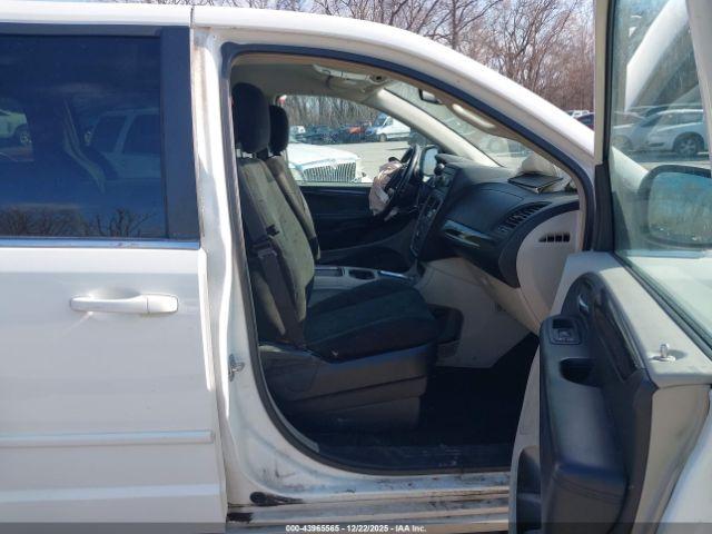 Dodge Grand Caravan Crew Image 3